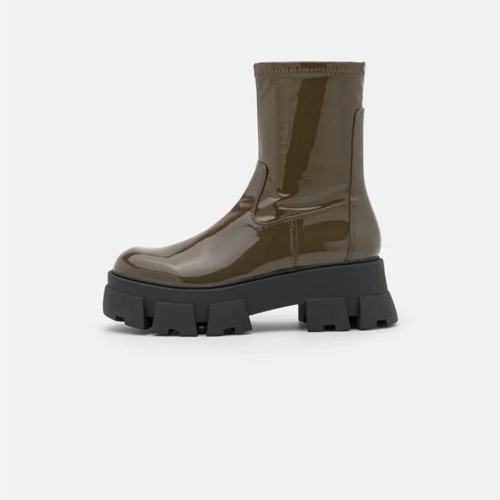 ALDO GRANDSOLE patent lug sole Platform ankle boots size‎ 10 brand new